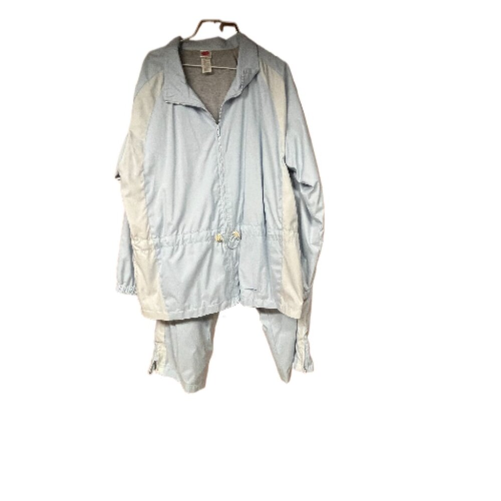 Xl Avia jogging set baby blue and white with gray lining.